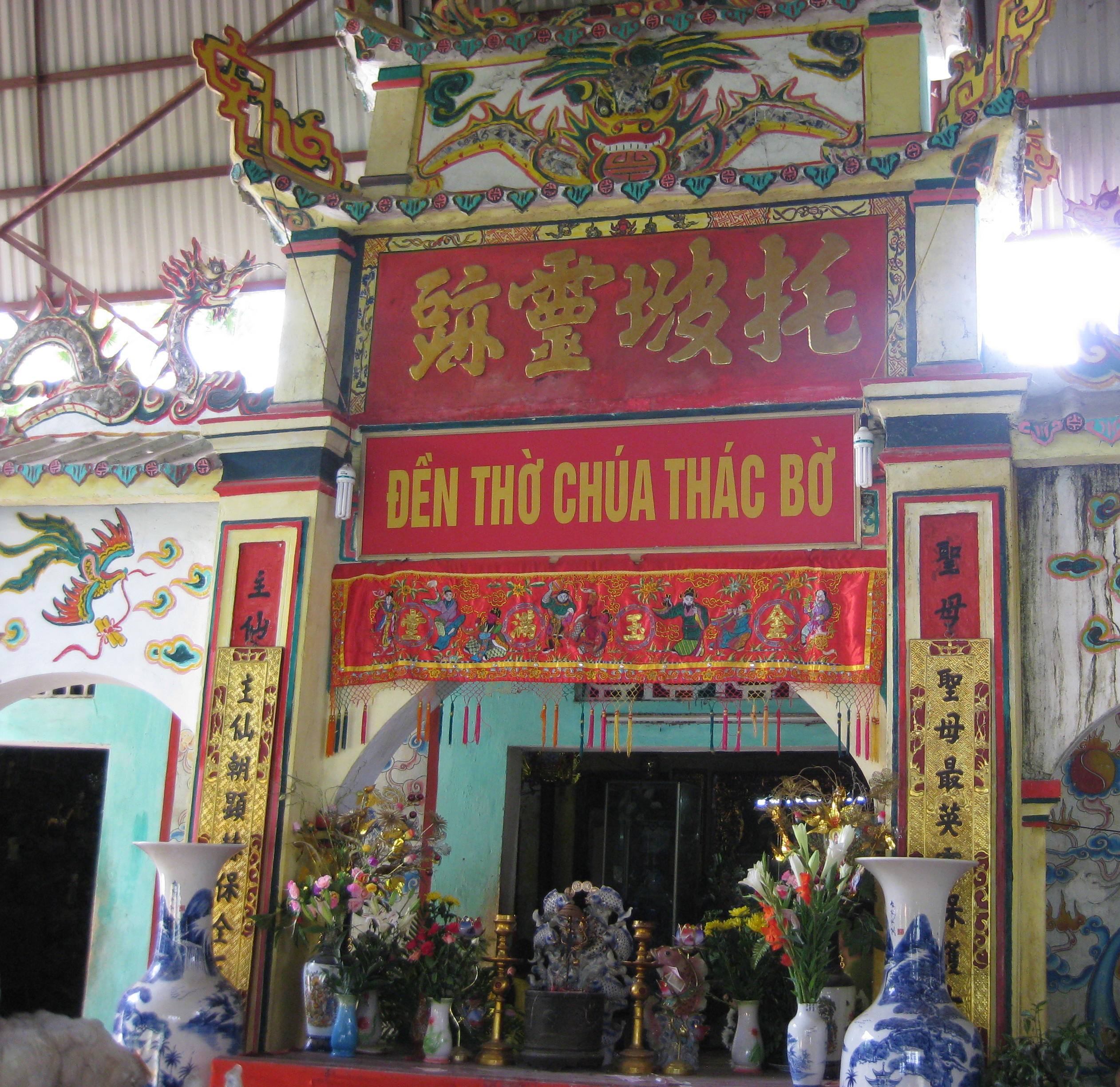 Vãn cảnh Thung Nai, xin lễ tại đền bà Chúa Thác Bờ