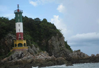 Đèn hải đăng đảo Quan Lạn